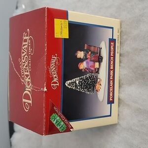 1995 Vintage Lemax Dickensvale Hearthside Village Collecton Park Bench People